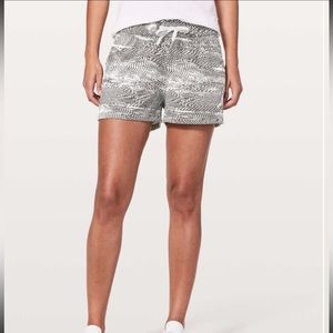 Lululemon On The Fly shorts size 12